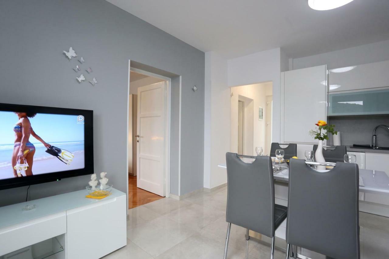 22 Apartment *