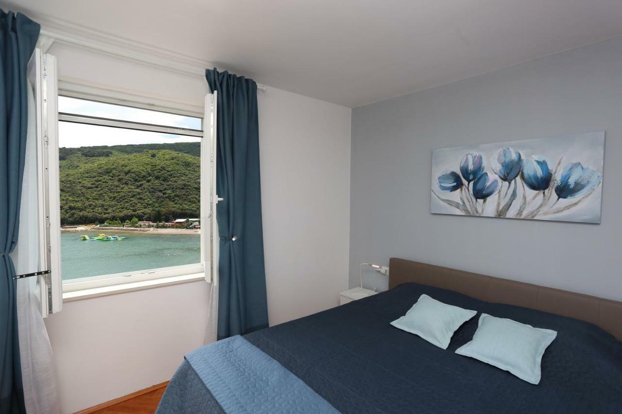 Apartment 22 *