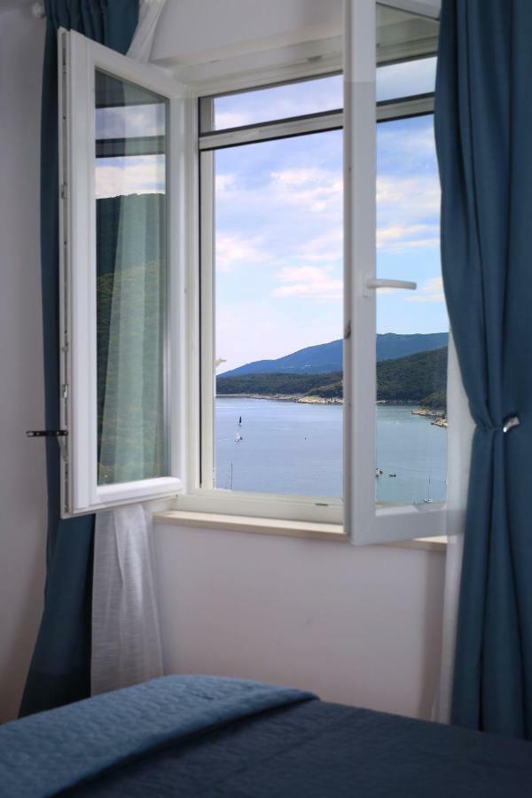 Apartment 22